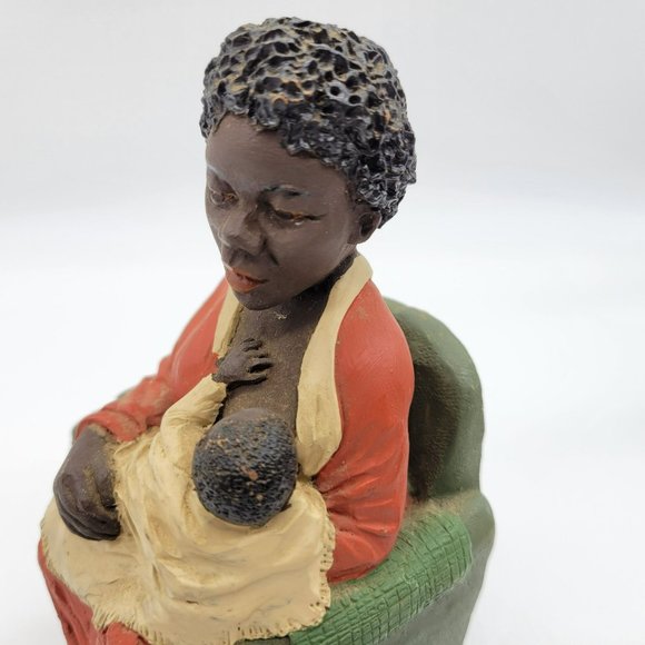 Resin Artist Sculpture A A Nursing Mother with Child Signed T.N.T. 460 - Picture 12 of 14